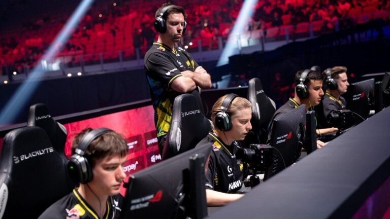 NAVI's B1ad3 Hints at Possible Changes as Community Calls for frozen